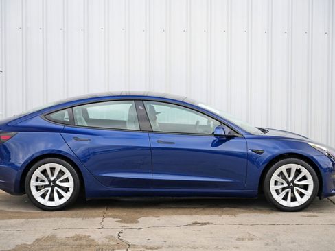 Used 2021 Tesla Model 3 Standard Range Plus image 54
