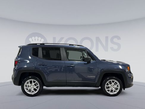 Used 2022 Jeep Renegade Latitude w/ Sun/Sound Group image 8
