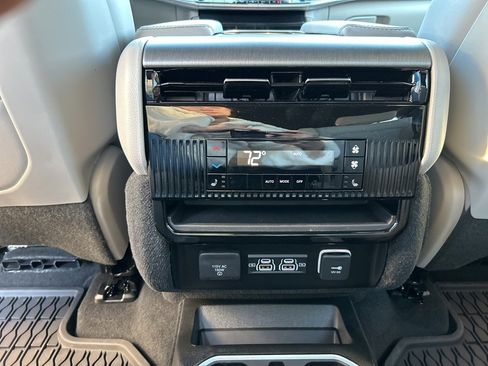 New 2025 Jeep Wagoneer Series II w/ Convenience Group I image 17