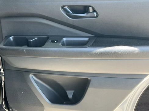 Used 2024 Nissan Pathfinder SV image 16