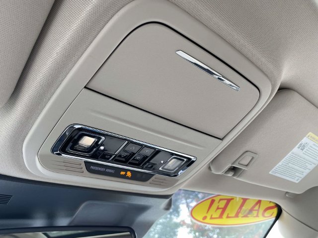 Used 2024 Lincoln Corsair Grand Touring AWD/4WD image 24