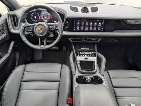 Certified 2025 Porsche Cayenne image 10