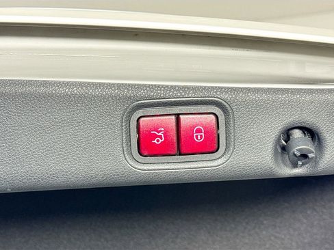 Used 2019 Mercedes-Benz E 300 E 300 image 33