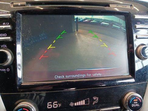 Used 2018 Nissan Murano SV image 25