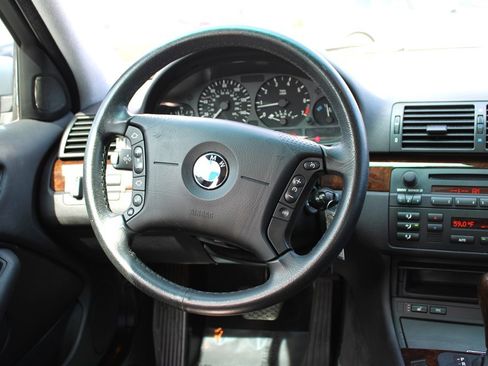 Used 2005 BMW 325i Sedan image 13