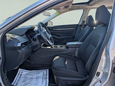 Used 2022 Nissan Altima 2.5 SV w/ SV Premium Package AWD/4WD image 11