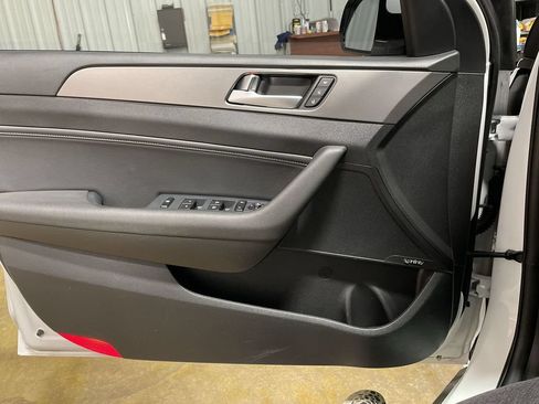 Used 2017 Hyundai Sonata Limited 2.0T FWD image 12