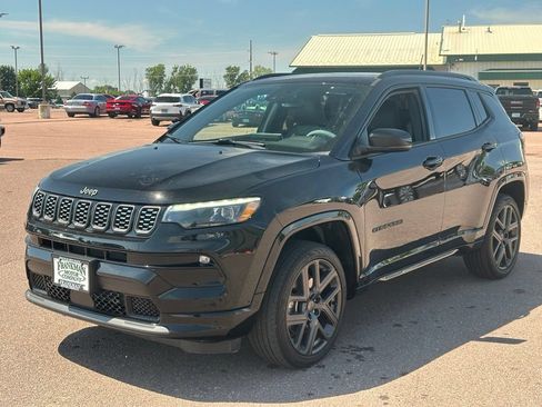 Used 2024 Jeep Compass Limited w/ High Altitude Package AWD/4WD image 4