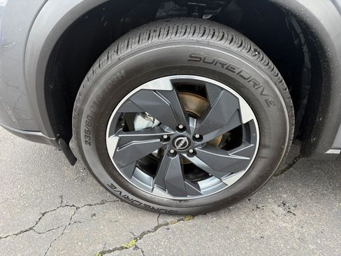Used 2025 Nissan Rogue SV FWD image 32