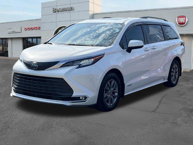 Used 2021 Toyota Sienna XLE FWD image 3