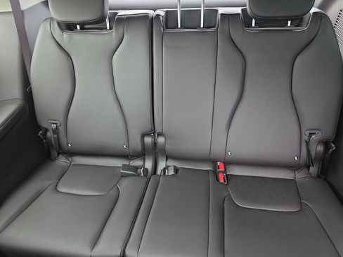 New 2026 Kia Carnival SX w/ SX Dark Edition Package FWD image 18