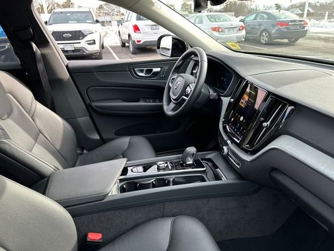 Used 2025 Volvo XC60 B5 Plus image 28