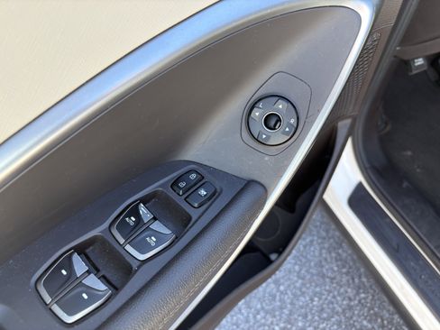 Used 2019 Hyundai Santa Fe XL SE image 19