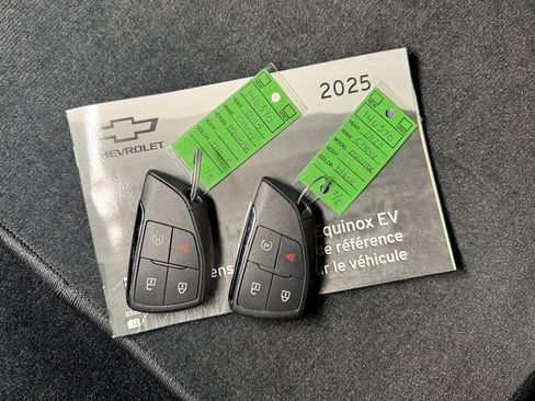 Used 2025 Chevrolet Equinox EV LT FWD image 24