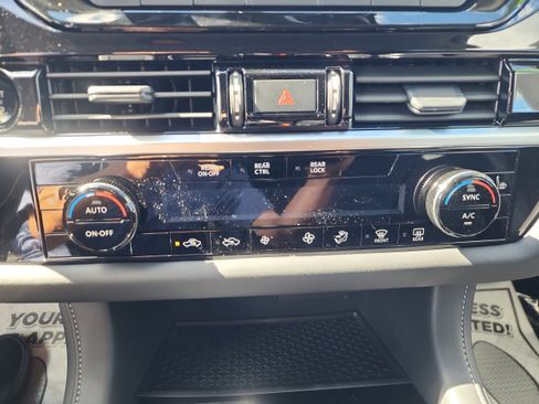 New 2025 Nissan Pathfinder SV w/ Black Appearance Package image 15