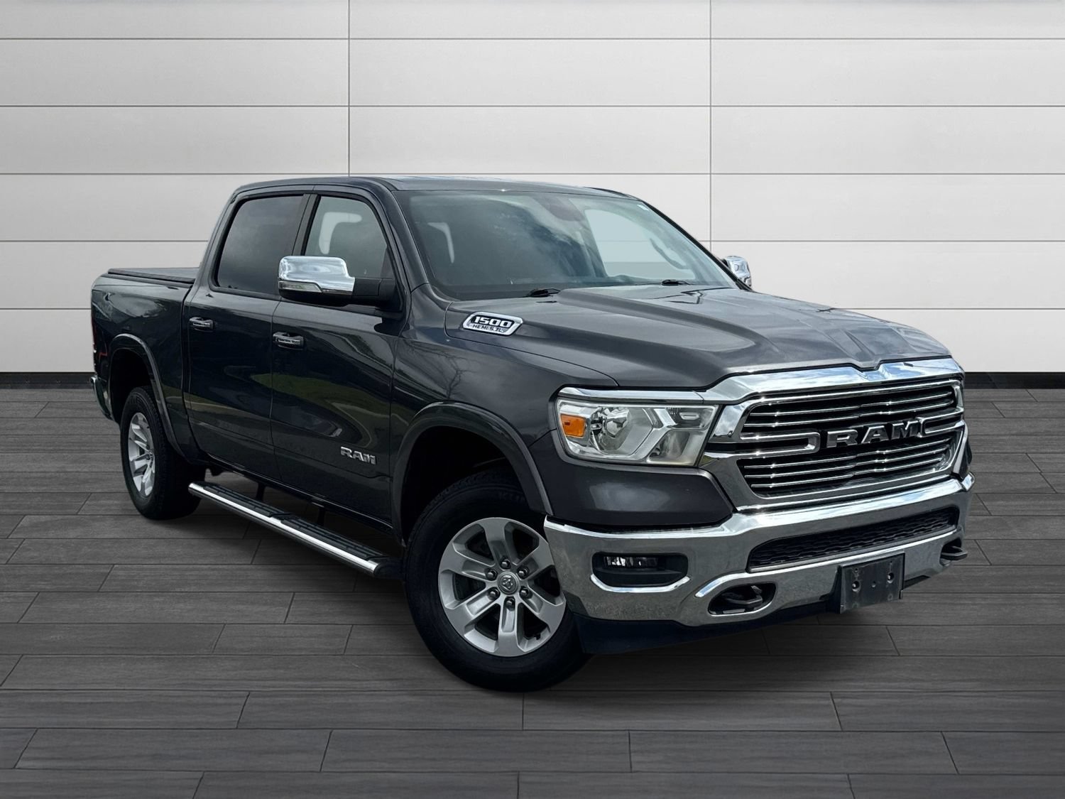 Used 2019 RAM 1500 Laramie w/ Off Road Group AWD/4WD image 2
