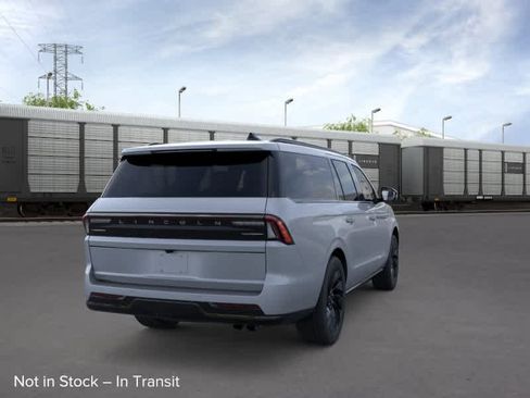 New 2026 Lincoln Navigator L Reserve AWD/4WD image 8