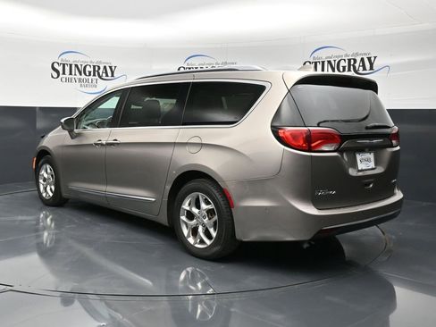 Used 2017 Chrysler Pacifica Limited w/ UConnect Theater Package image 5