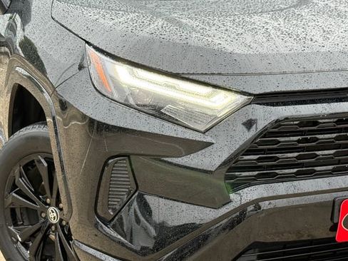 Used 2022 Toyota RAV4 SE AWD/4WD image 3