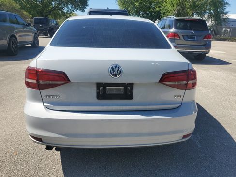 Used 2017 Volkswagen Jetta S image 4