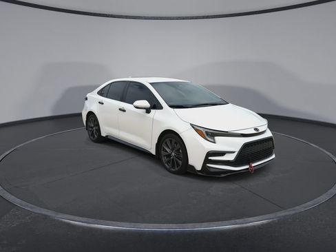 Used 2024 Toyota Corolla SE FWD image 2