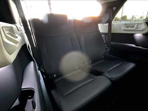 Used 2023 Land Rover Range Rover Long Wheelbase SE image 28