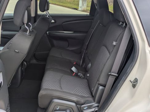 Used 2020 Dodge Journey SE w/ SE Popular Equipment Group FWD image 7