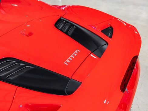 Used 2021 Ferrari F8 Tributo - PASSENGER DISPLAY - FRONT LI image 47