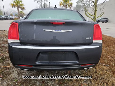 Used 2019 Chrysler 300 Touring L w/ Quick Order Package 22F image 9