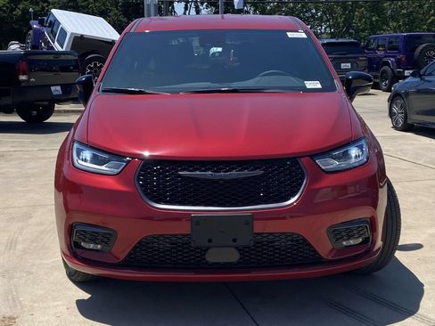 New 2026 Chrysler Pacifica Select AWD/4WD image 32