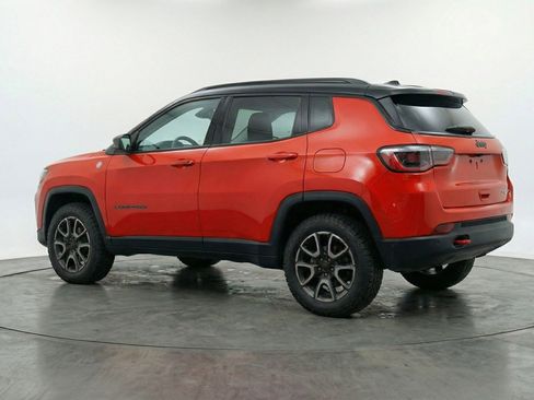 Used 2025 Jeep Compass Trailhawk image 5