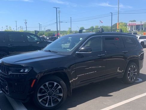 Used 2021 Jeep Grand Cherokee L Overland w/ Luxury Tech Group IV image 2