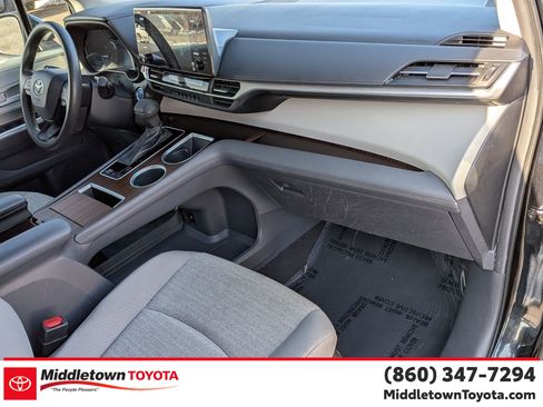 Used 2024 Toyota Sienna LE image 37