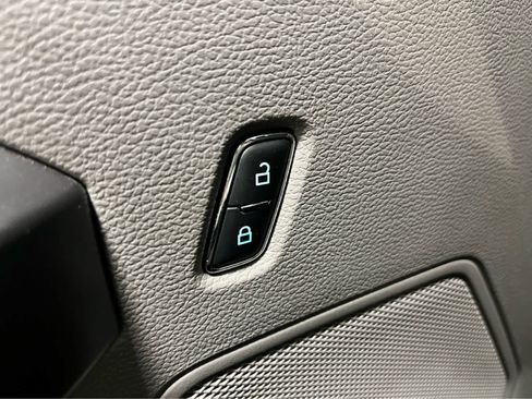Certified 2019 Ford F250 XLT w/ XLT Value Package AWD/4WD image 33