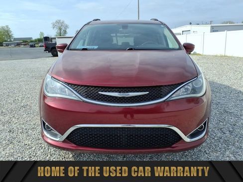 Used 2017 Chrysler Pacifica Touring-L w/ Tire & Wheel Group FWD image 2