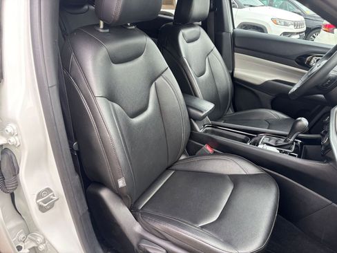 Used 2025 Jeep Compass Limited AWD/4WD image 37