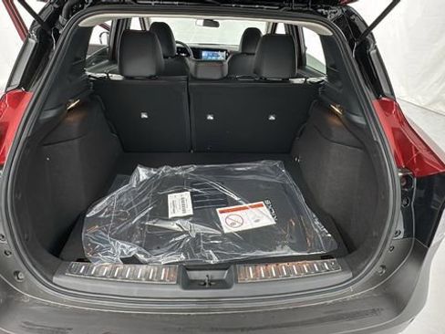 Used 2025 Nissan Kicks SR w/ Illumination Package image 15
