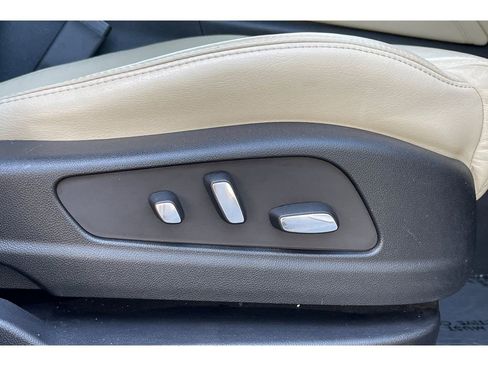 Used 2017 Cadillac XT5 Luxury w/ Driver Awareness Package image 23