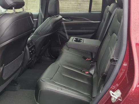 New 2025 Jeep Grand Cherokee Limited w/ Trailer Tow Package image 10