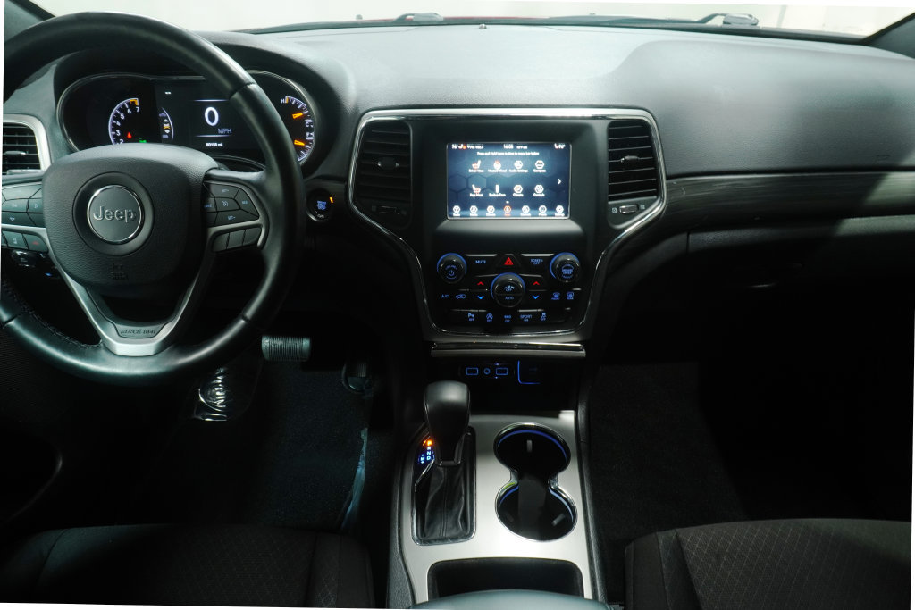 Used 2021 Jeep Grand Cherokee Laredo w/ Security & Convenience Group AWD/4WD image 18