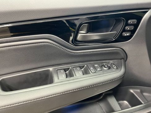 New 2026 Honda Odyssey Touring image 13