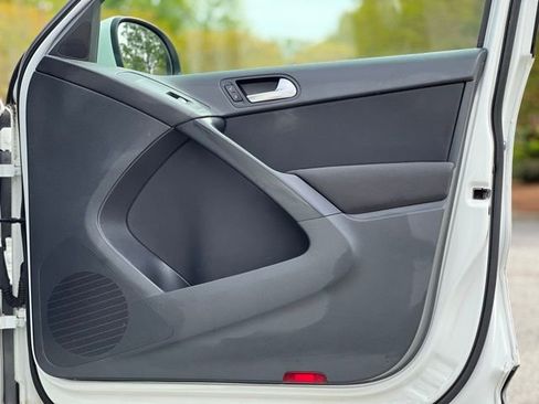 Used 2017 Volkswagen Tiguan Limited w/ Premium Package image 21