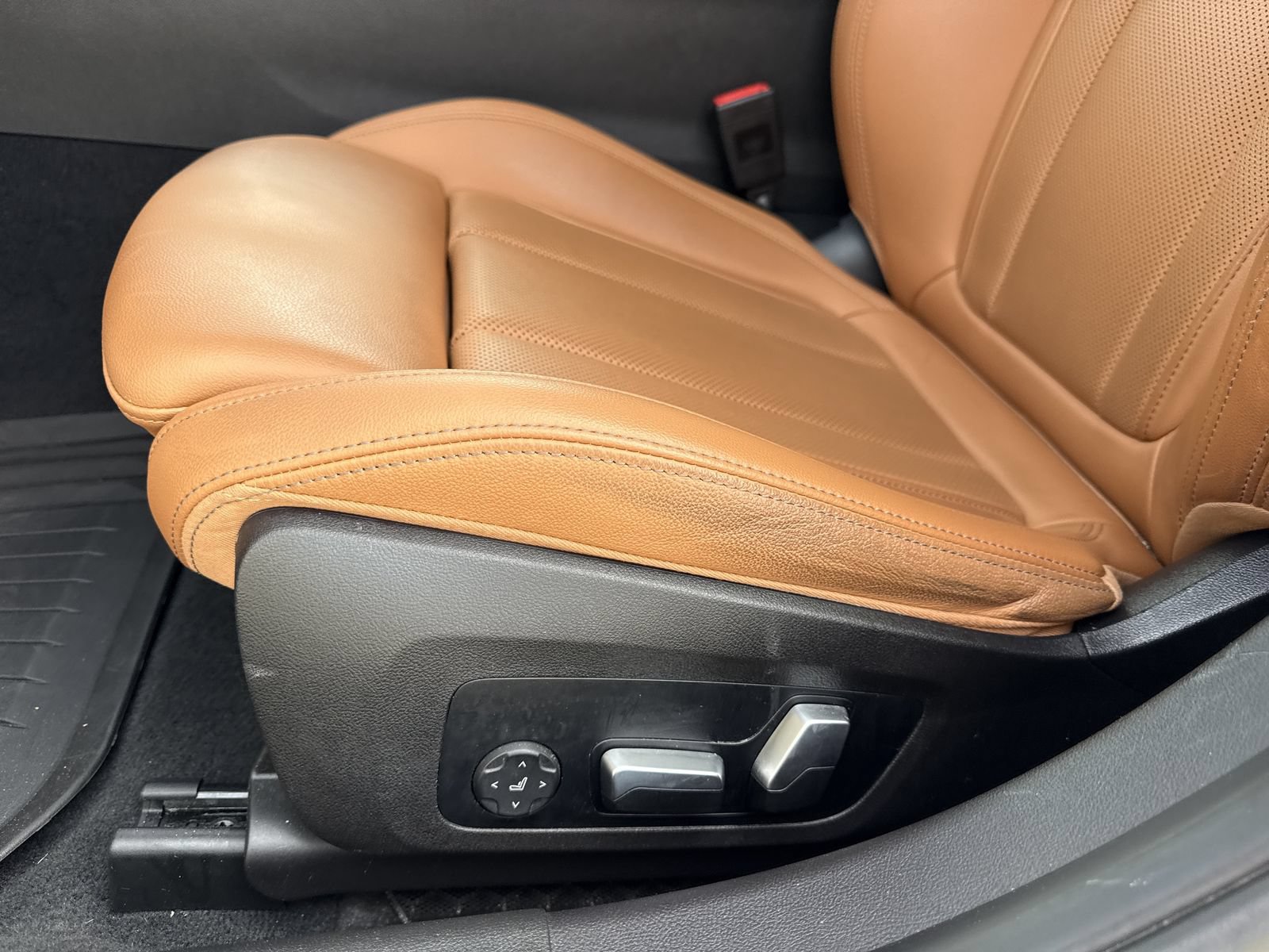 Used 2023 BMW 330i Sedan w/ Premium Package RWD image 19