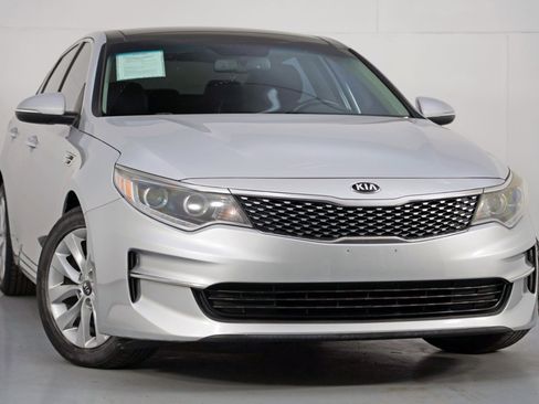 Used 2016 Kia Optima EX w/ Premium Package image 2