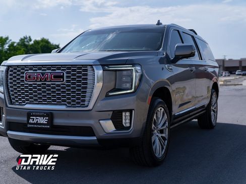 Used 2021 GMC Yukon XL Denali w/ Denali Premium Package image 5