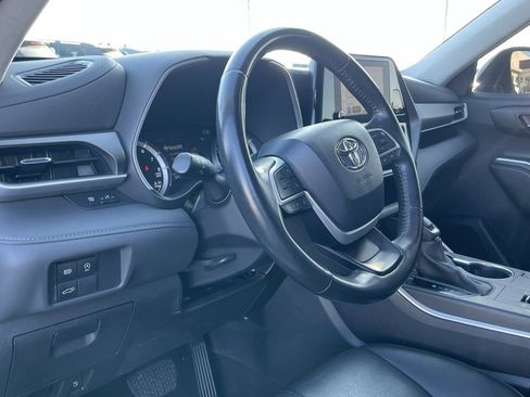 Used 2023 Toyota Highlander XLE image 10