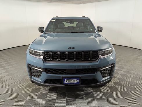 New 2026 Jeep Grand Cherokee Limited w/ Limited Altitude Package AWD/4WD image 2