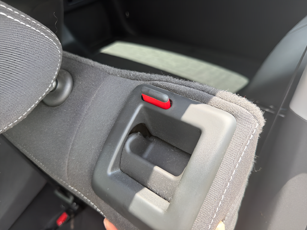 Used 2022 GMC Terrain SLE w/ Driver Convenience Package FWD image 24