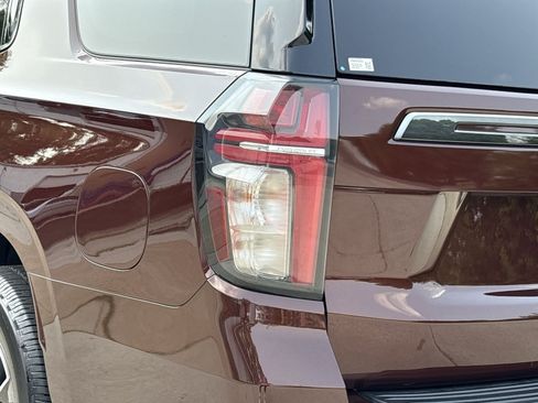 Used 2022 Chevrolet Tahoe Z71 w/ Luxury Package AWD/4WD image 14