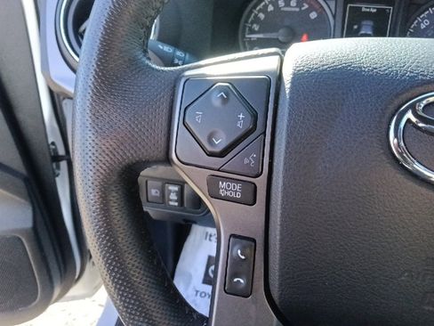 Used 2022 Toyota Tacoma TRD Off-Road image 17